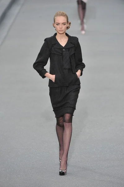 Look 16